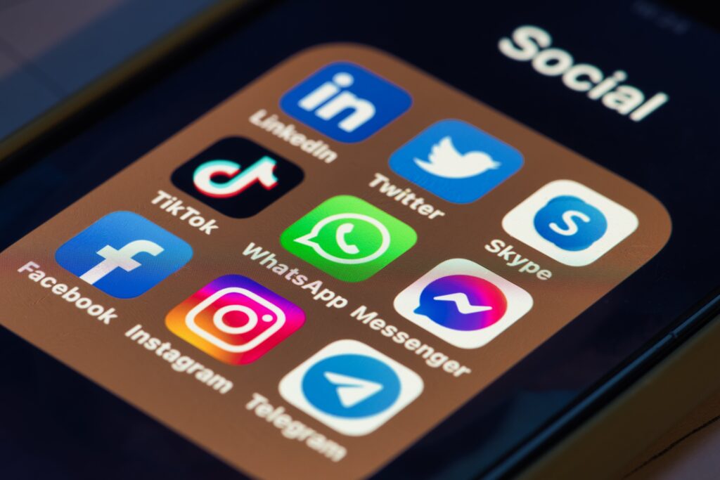 Le public cible diffère, les types de réseaux sociaux et de plateforme utilisés ne sont donc pas les mêmes pour tout le monde. S'adapter, c'est améliorer son contenu de marque.